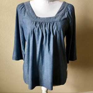 Gap Top in Excellent Condition
